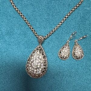 Elegant Silver Teardrop Necklace and Earring Set